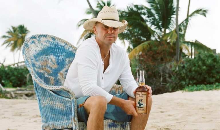Is Kenny Chesney Gay, What Is His Net Worth, Wife, Age, Height?