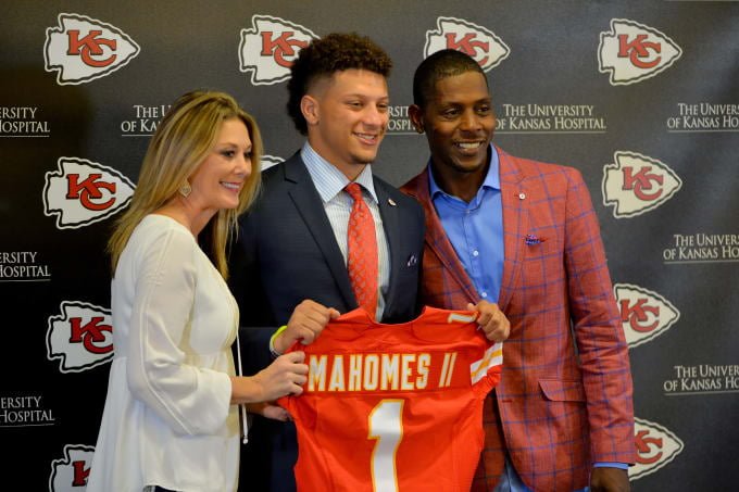 Who Are Patrick Mahomes Parents And Family Members, His Bio And NFL Stats