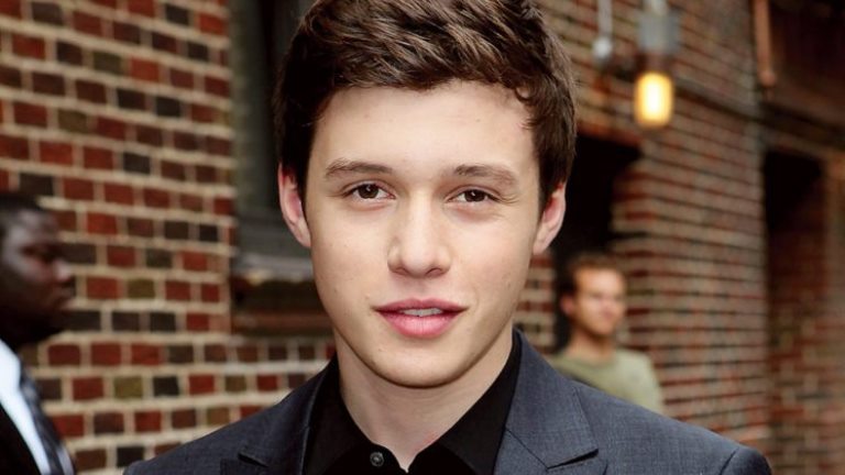Nick Robinson Biography, Acting Career, Age, Height, Girlfriend
