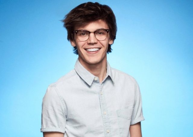 Mackenzie Bourg Biography, Age, 5 Fast Facts About the Singer-songwriter
