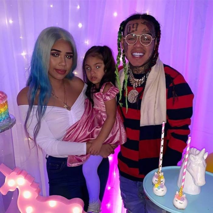 6ix9ine Wiki, Net Worth, Girlfriend, Is He Gay, Who Is The Daughter?