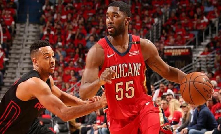 Who Is E’Twaun Moore? His Bio, Height, Weight, Measurements