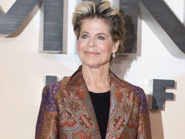 Who Is Linda Hamilton – James Cameron’s Ex-Wife? Her Net Worth & Twin Sister