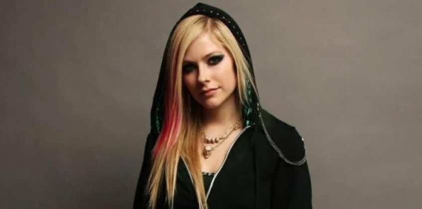 Avril Lavigne Net Worth: Discover Her Empire | Celebily